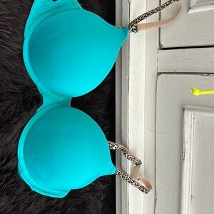 PINK Victoria’s Secret wear everywhere push up bra